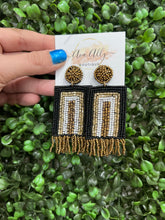 Load image into Gallery viewer, Square &amp; Tassel earrings
